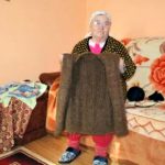 Ini dia rompi rajut yang terbuat dari helaian rambut Ortansa Pascariu