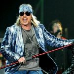 Axl Rose resmi gantikan Brian Johnson dalam tur konsernya | rollingstone.com