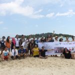 Peserta Explore Nusantara foto bersama dengan latar keindahan Pulau Pasir