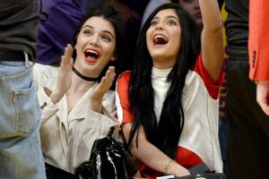 Bersama Kylie, memberikan dukungan kepada Lakers | dailymail.co.uk