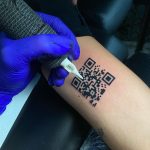 Pria Ini Nekat Tato Bergambar Barcode Vaksin Covid-19 Di Lengannya