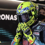 Fans Ini Dapat Helm Kenang-Kenangan Terakhir Valentino Rossi Yang Diprediksi Senilai Rp 2,4 M