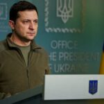 Jaket Fleece Hijau Presiden Ukraina Laku Terjual Seharga Rp 1,6 Miliar