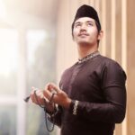 5 Rekomendasi Tren Stylish Baju Lebaran Pria 2023