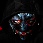 Slipknot Tampilkan Anggota Misterius Baru Bertopeng dan Tudung Sangar!