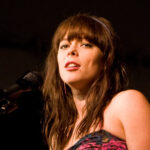 Lenka Kasih Nuansa Retro di Single Baru ‘Silhouette’