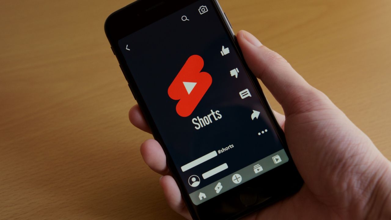 Fitur Collab Dari YouTube Shorts Siap Bersaing dengan TikTok!