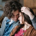 Alasan Love Bombing Sering Jadi Red Flag dalam Hubungan