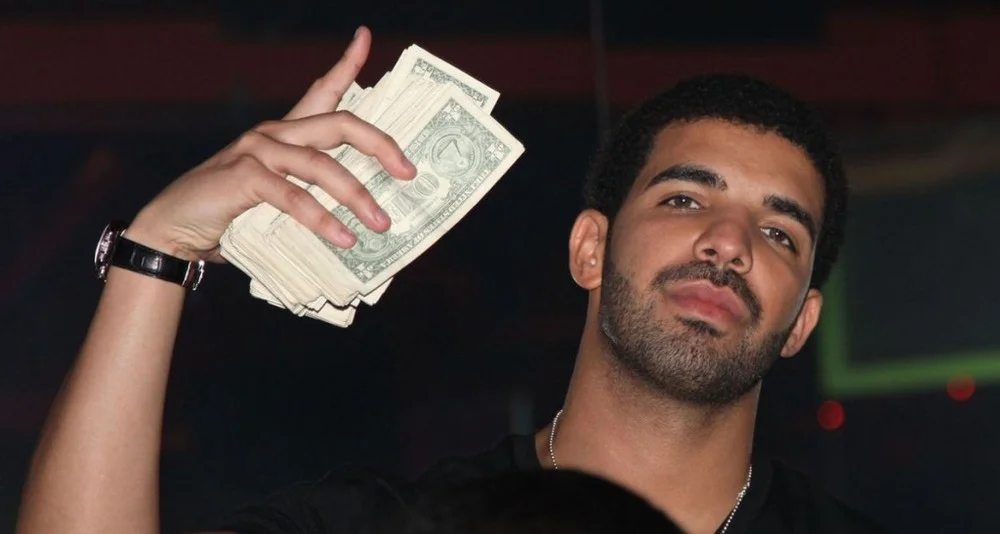 Drake Kembali Ngasih Hadiah ke Fans, Terbaru Uang Sebesar Rp765 Juta!