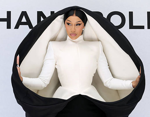 Cardi B Ungkap Album Terbaru, Pengorbanan untuk Anak & Kritik Pedas Amerika