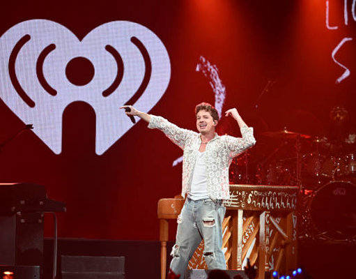 Charlie Puth Umumkan Album Baru ‘Whatever’s Clever!’ dan Ungkap Akan Jadi Ayah dalam Video Musik Terbarunya