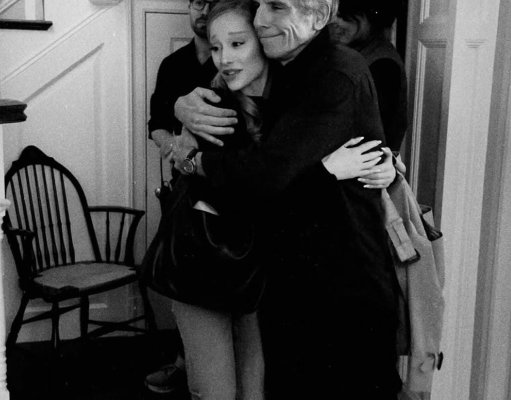 Ariana Grande Rampungkan Syuting Film ‘Focker In-Law’ (2025), Bagikan Foto di Balik Layar dan Pesan Manis untuk Para Pemeran