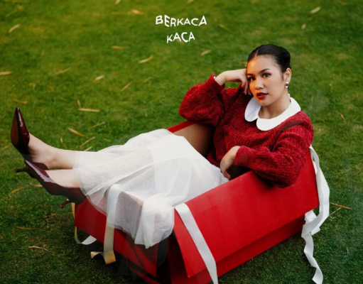 Makna Lagu Berkaca Kaca Vanessa Zee, Cinta, Luka, dan Harapan